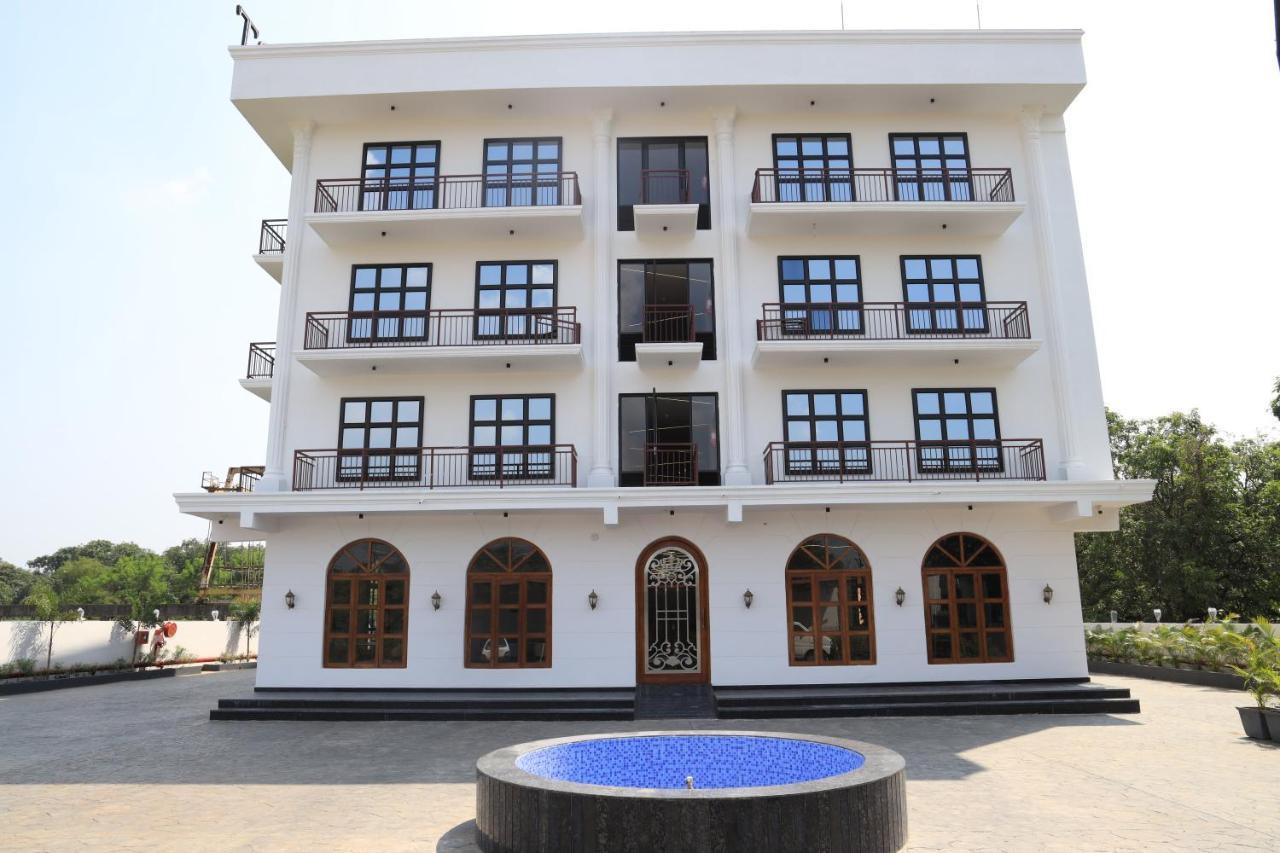 Krown Palace Resort Silvassa Exterior photo