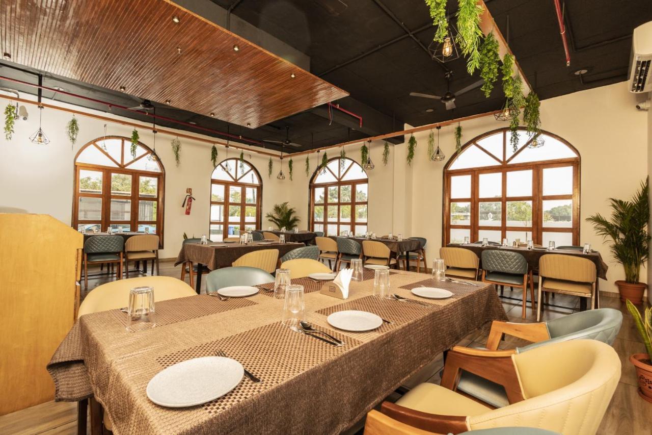 Krown Palace Resort Silvassa Exterior photo