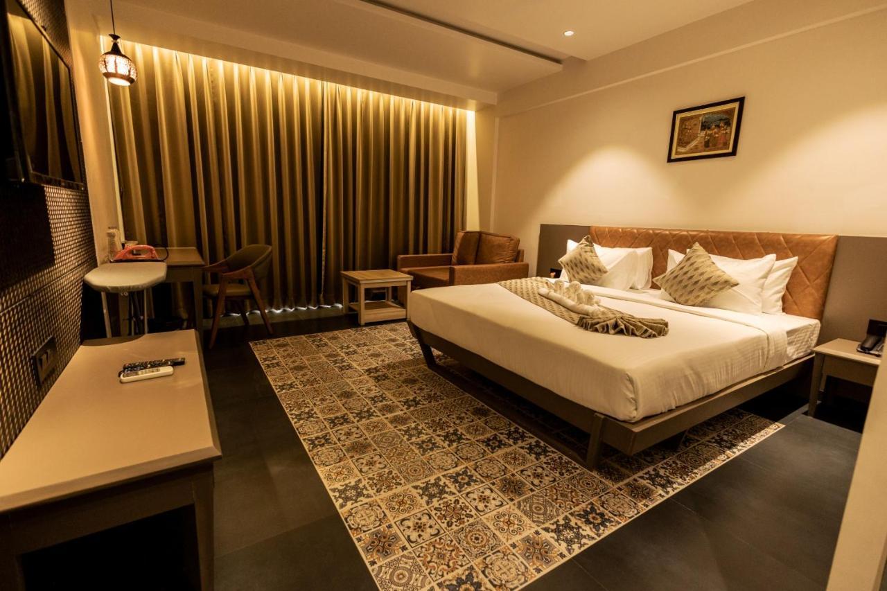 Krown Palace Resort Silvassa Exterior photo